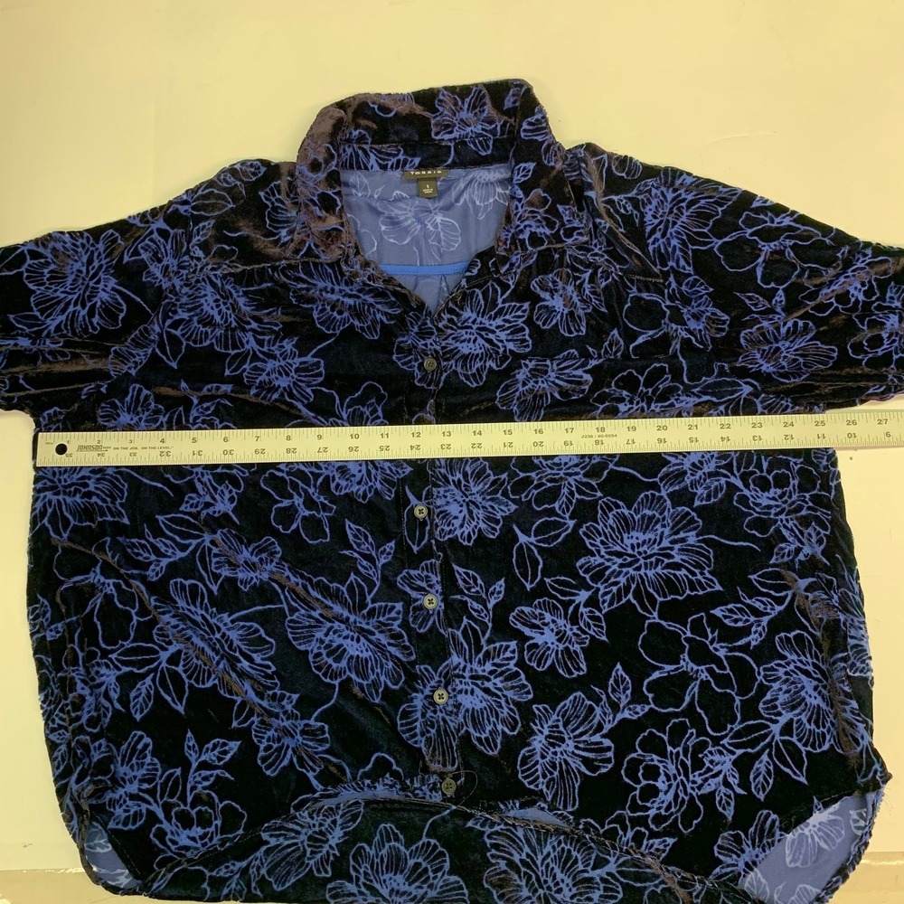 Torrid Blue Floral Burnout Velvet Button Down Shirt Womens Size 1 Long Sleeve - Picture 10 of 12